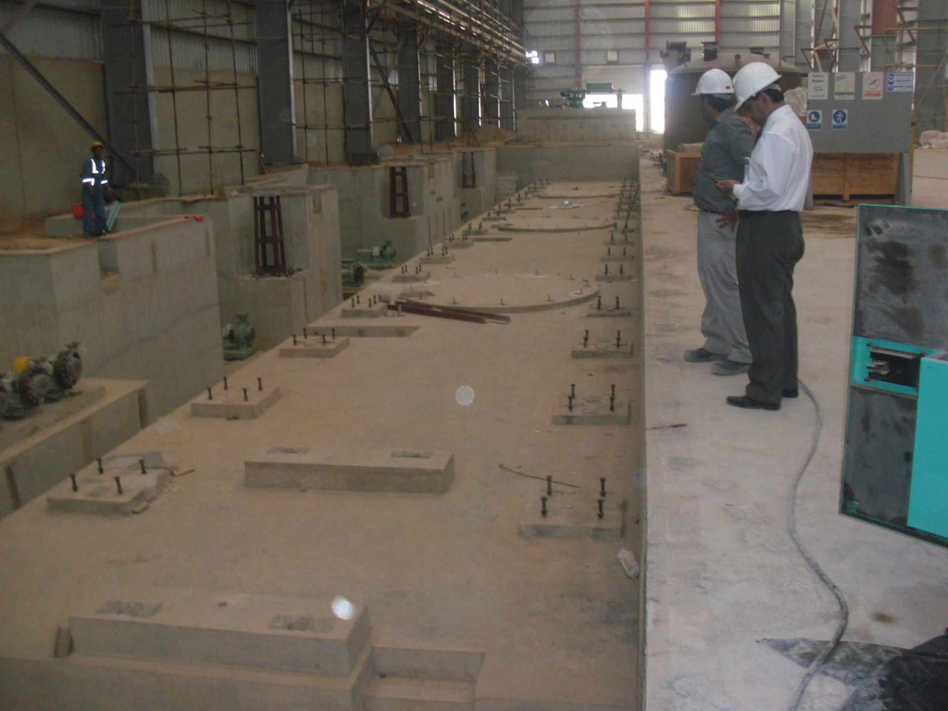 Industrial process floor prepared for acid-proof tiling