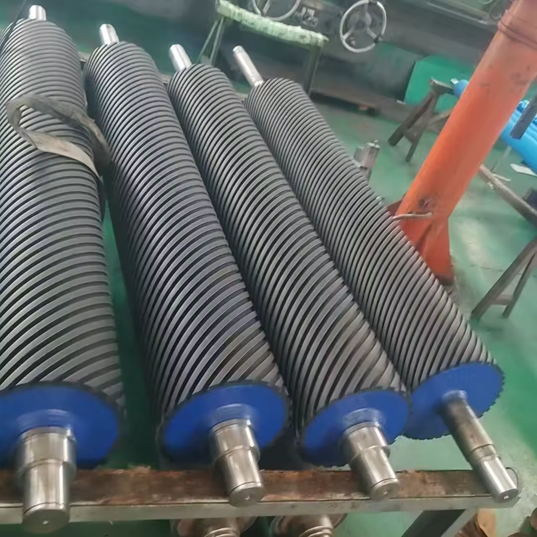 Set of spiral-grooved industrial rubber rollers