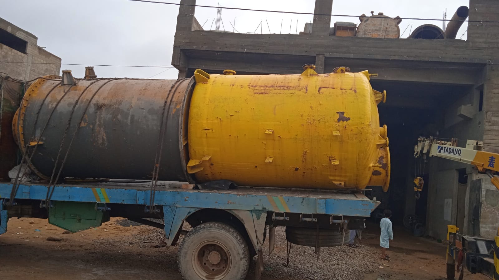 Industrial vessels secured for transport and project handling